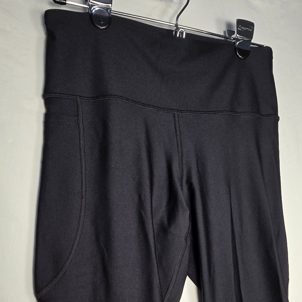 Like New! Under Armour Black Heat Gear Compression Leggings Medium